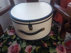 Old beige hat box in good condition