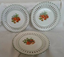 A set of plates with a fruit pattern openwork basket pattern rim