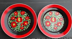 Klasszikus hollóházi piros-fekete normál nagytányér méretű tányérok