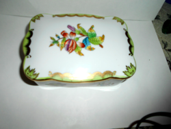 Herend porcelain box with Victoria pattern