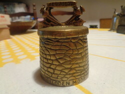 Öntött bronz  , kis harang -  csengő ,  feliratos  , angol  gyártású mérete  6 x 8 cm