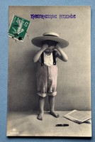Antik Újévi üdvözlő fotó képeslap - kisfiú kalapban