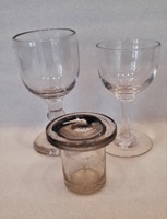 Antik huta üveg (hutaüveg) tintatartó és 2 db. pohár