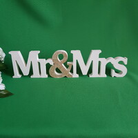 Új, fehér és arany csillámos Mr & Mrs asztali dísz, esküvői dekoráció