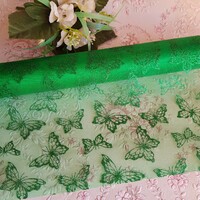 36cm-es bontatlan fűzöld színű, glitteres pillangó mintás organza anyag, csomagoló