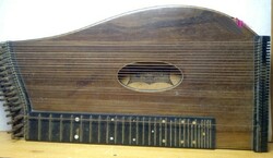 Handmade Styrian zither, unique antique piece, in condition to be restored. For a musical instrument collection