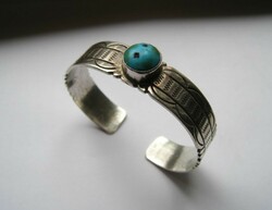 Native American handmade design silver bracelet with turquoise stone - Navajo