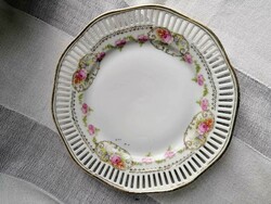 Cookie plate with an openwork edge with a flower pattern