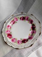 Áttört szélű sütis tányér rózsa mintával