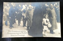 1916 FERENC JÓZSEF MAGYAR KIRÁLY TEMETÉS KÁROLY TRÓNÖRÖKÖS CSALÁD EREDETI KORABELI FOTÓ - LAP KÉP