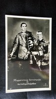 1942 HORTHY MIKLÓS + HORTHY ISTVÁN KORMÁNYZÓ HELYETTES DÍSZMAGYAR fotólap korabeli fotó - képeslap