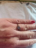 Eladó régi kézműves ezüst gyűrű egy kék kővel, karmos foglalatban!