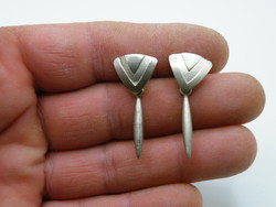 UK0066 mattított geometrikus mintájú ezüst fülbevaló bedugós