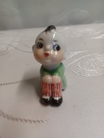 Mini porcelán fiú