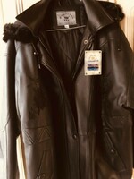 AKCIÓ! Fekete kapucnis kabát - XL-XXL