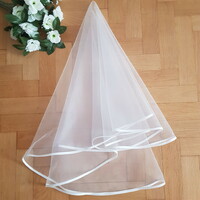 New Handcrafted Satin Edge Hemmed Combless Ecru Bridal Veil (25.2)