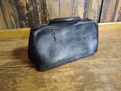 Medical bag, from the first half of the 20th century, leather bag, in treated and cleaned condition