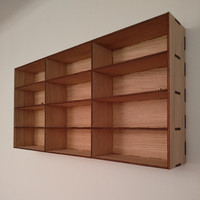 Variálható fa fali polc – moduláris polcrendszer egyedi elrendezéssel