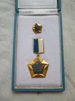 Old ministerial award for outstanding worker in the construction industry, 1972