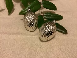 Üvegből készült ezüst színű diók karácsonyfadíszek