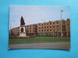 Képeslap (4) - Makó - "Csipkeházak" és az I. világháborús emlékmű 1970-es évek - (Foto: Radó László)