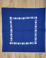 Embroidered tablecloth 72x72 cm