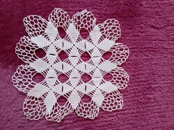 3 pieces of crocheted lace with a diameter of 20 cm