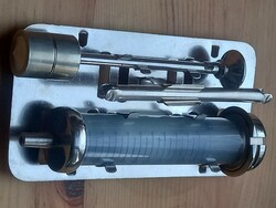 Orvosi eszköz/Orvosi rendelő dekoráció/ Vintage injekciós eszköz (10 ml) fem dobozban