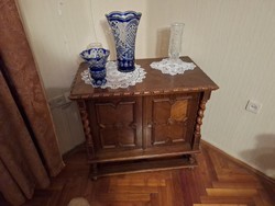 Colonial dresser in perfect condition
