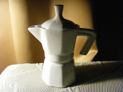 Olasz "kotyogó" kávéfőző formájú porcelán kávés kiöntő tetővel 3 dl