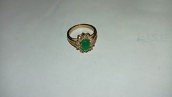 Aranyozott női bizsu gyűrű zöld kővel