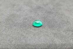 Colombian emerald cabochon 0.82 carats. With certification.