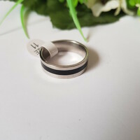 ÚJ, ezüstszínű, fekete csíkos karikagyűrű – USA 11 / EU 64 / Ø22mm