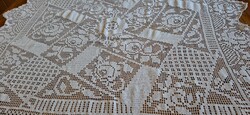 Large crochet rose pattern lace tablecloth, tablecloth 105 x 105 cm.