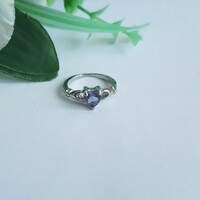 ÚJ, lila-kristály színű strasszköves, szív díszes gyűrű – USA 6 / EU 52 / Ø16,5mm