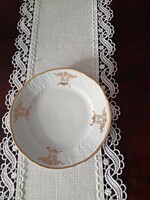 Csehszlovák arany-  és dombormintás fehér  porcelán   süteményes tányér - 19,5 cm