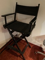 Magasított szék.Fotózás,kiállítás,fidraszat használó