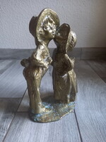 Mesés nehéz régi réz szobor: szerelmes gyerekek (24x16x9,8 cm)