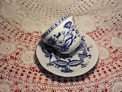 Porcelain set with onion pattern.