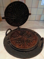 About 1900 cast iron wafers - waffle maker pastry chef
