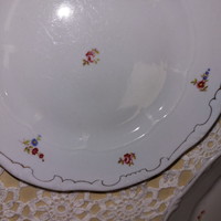 Zsolnay porcelán virágos tányérok