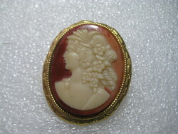 Cameo badge gold-plated 3 x 3.5 cm