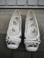 Women's shoes with flower pattern, size 38