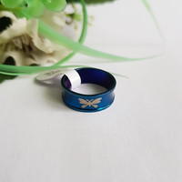 ÚJ, kék színű, pillangó mintás, homorított gyűrű – USA 10 / EU 62 / Ø20mm