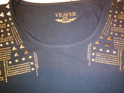 Veaver black t-shirt with gold metal decoration
