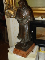 Ferenc Csúcs (szentes 1905-1999): bronze statue going to mass 34 cm!!!