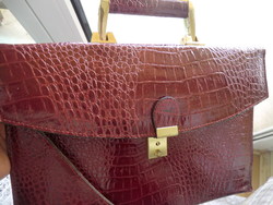 Burgundy small bag larger 35x25x4 cm in good condition