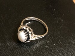 White gold ring with sapphires and natural opal