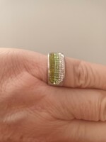 Eladó régi ezüst kézműves gyűrű zöld, fehér swarovski kövekkel!