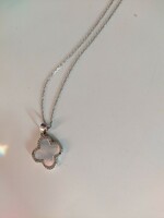 Lucky necklace, pendant similar to the iconic alhambra of the van cleef & arpels brand silver chain